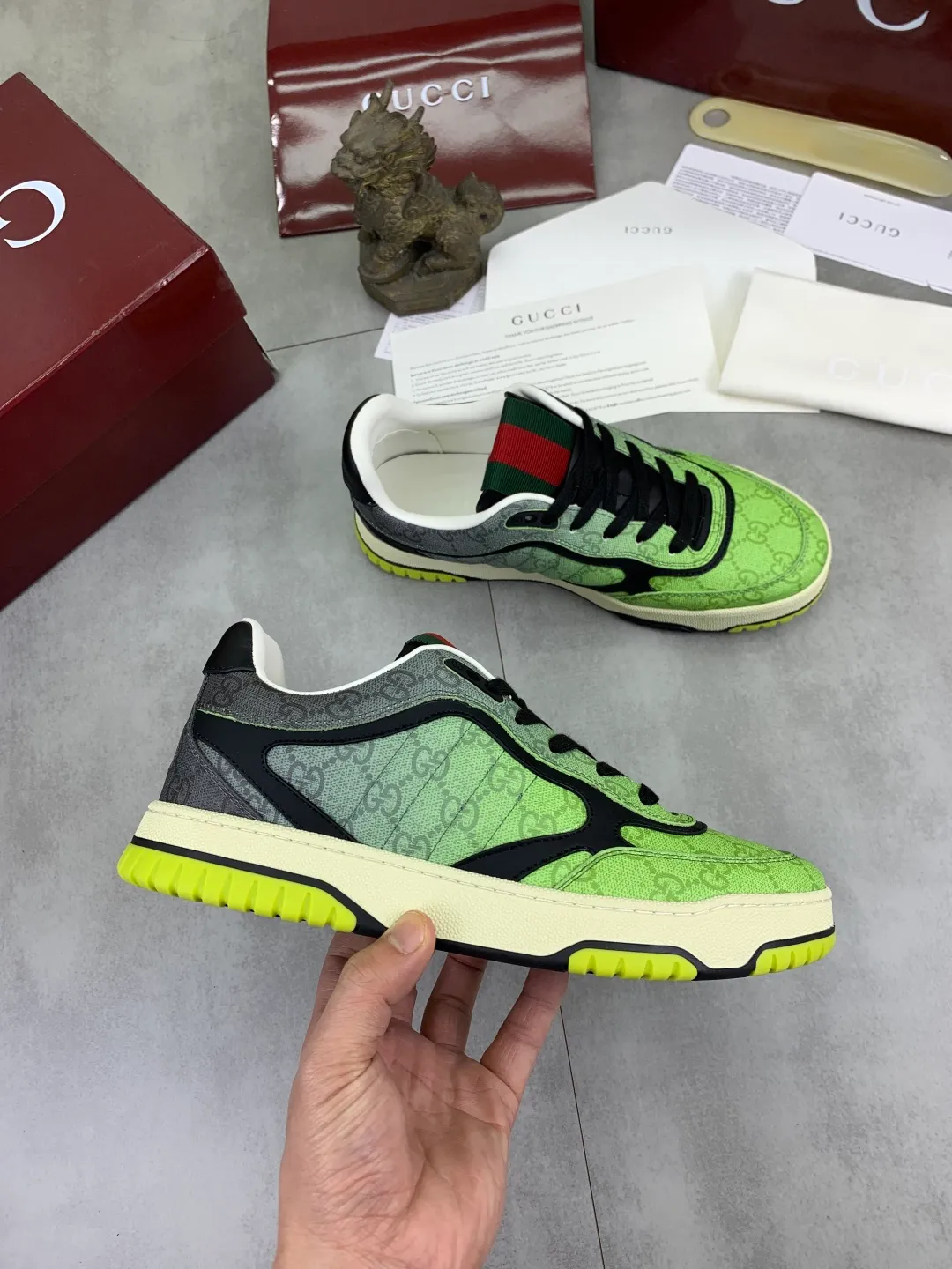 Men's men's shoes 💰P542 new Gucci Gucci couple 🧑‍🤝‍🧑 autumn and winter low-end catwalk casual sneakers, top version! Oil edge craftsmanship. New model for early spring, creating a perfect style, cool and sassy, ​​c-position fashionable wear, classic shoe style with retro and futuristic feel, showing exquisite texture! Open mold to customize high-density outsole. Comes fully packaged. Code number: 40-45 Fabric: Imported calfskin punching Lining: Imported original sheepskin lining
